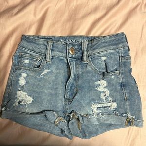 I am swelling woman’s American Eagle jeans size 00
